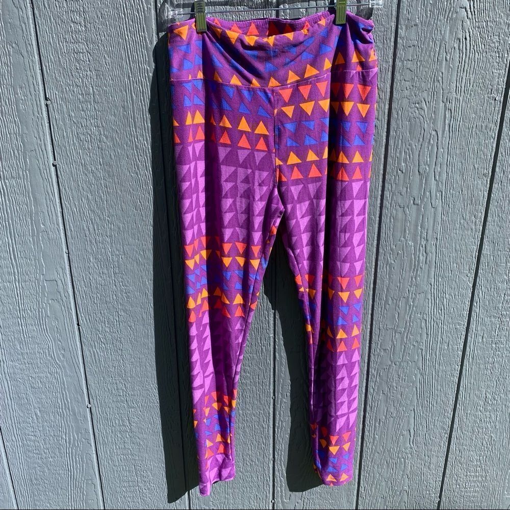LuLaRoe Tall and Curvy Leggings Purple Geometric Triangle Design